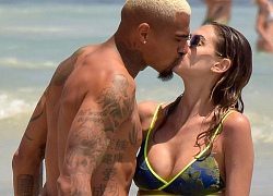 Kevin Boateng và vợ hôn nhau đắm đuối trước mặt con trai