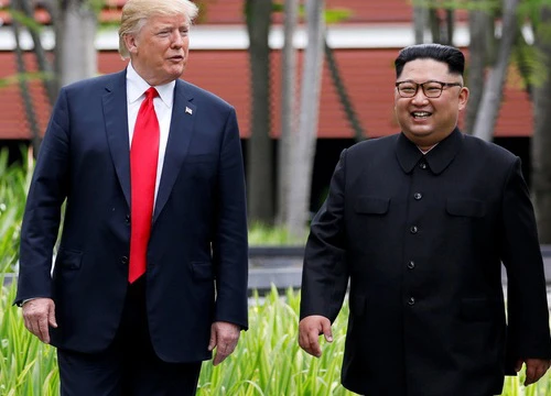 &#8220;Món quà&#8221; đặc biệt Tổng thống Trump tặng ông Kim Jong-un trong lần đầu gặp mặt