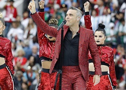 Không bị mafia truy lùng, nhưng Robbie Williams đã phạm pháp khi giơ ngón giữa tại World Cup 2018