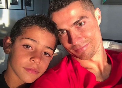 C. Ronaldo mừng sinh nhật con trai cả