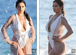 Demi Rose khoe ngực khủng