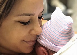 Eva Longoria sinh con đầu lòng ở tuổi 43 với triệu phú truyền thông