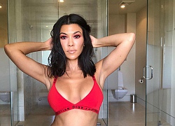 Kourtney Kardashian khoe ngực đầy ra phố