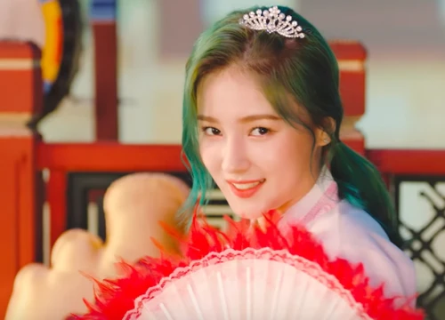 MOMOLAND mặc Hanbok "quẩy tung nóc" trong clip nhá hàng MV mới