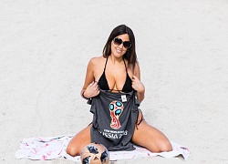 Nữ trọng tài sexy nhất thế giới lột đồ mừng World Cup