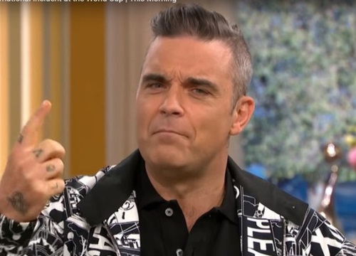 Robbie Williams chính thức lên tiếng về hành động phản cảm, gây sốc tại World Cup 2018