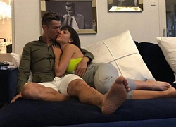 Trước trận gặp Morocco, Ronaldo đã lập cú đúp 'trên sân nhỏ' với bạn gái?