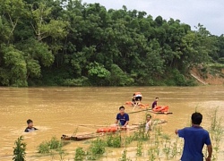 Xuống kênh tìm ví, một người bị nước cuốn trôi