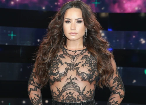 Demi Lovato công khai xin lỗi vì tái nghiện sau thời gian từng cai ma túy và rượu