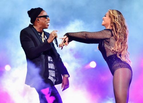 'On The Run II Tour": Kẻ tán tụng tận mây xanh - Người chê nhàm chán và lặp lại ý tưởng