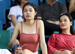 Dàn người đẹp quên World Cup, ăn mừng với CĐV số 1 V-League