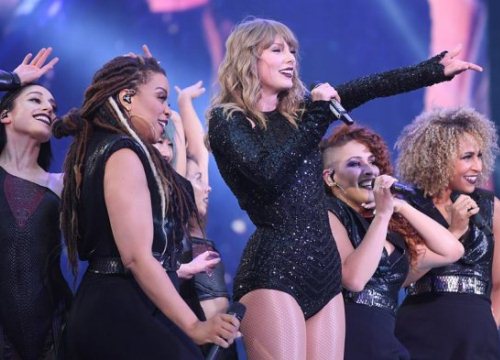 Taylor Swift đăng ảnh đám đông khổng lồ tại Reputation Tour London và đây chính là nguyên nhân 'sâu xa'!