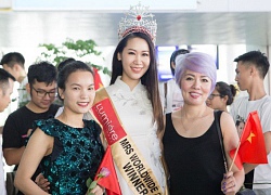 Trở về nước sau khi đăng quang Mrs Worldwide 2018, Dương Thùy Linh xúc động trong vòng tay người thân