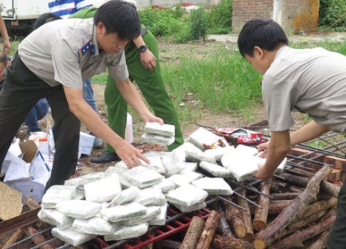 Hà Nội đốt 590 bánh heroin tang vật vụ án