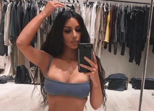 Khoe ảnh selfie phản cảm, Kim Kardashian vừa nhận hàng triệu like nhưng cũng vừa bị "ném đá"