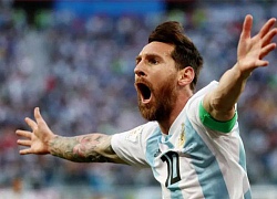 Messi bất ngờ khoe 'bùa' được mẹ của phóng viên tặng