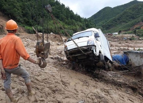 Mưa bão, lũ lụt: Phòng chống nhiều, sao số người chết vẫn gia tăng?