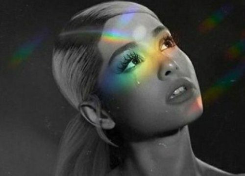 Sau sản phẩm mới gây thất vọng, Ariana Grande bất ngờ nhá hàng ca khúc mới, khoe giọng hát tựa thiên thần!