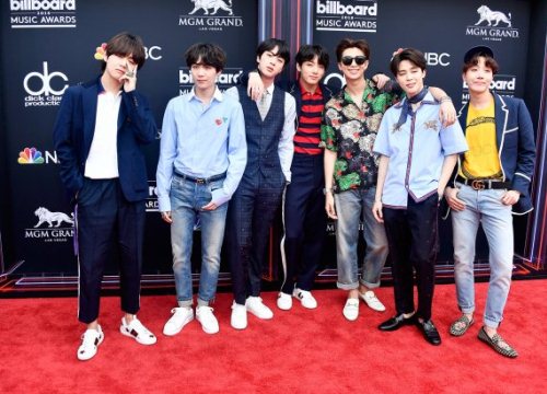 Sức mạnh của World Cup: BTS đột nhiên xuất hiện trên BXH iTunes Mexico và đây chính là lí do!