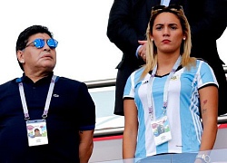 Mỹ nhân &#8220;đáng tuổi con&#8221; khóa môi Maradona ở World Cup là ai?