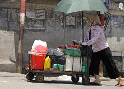 Ảnh: Những mảnh đời mưu sinh dưới nắng nóng hơn 40 độ C