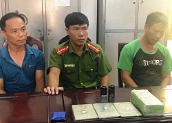 Khen thưởng ban chuyên án bắt 2 đối tượng, thu giữ 3 bánh heroin và 1kg ma túy đá