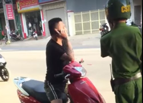 Vi phạm giao thông, nam thanh niên gọi bố mẹ đến lăng mạ công an