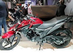 Honda X-Blade 160: &#8220;Giá mềm&#8221;, đối thủ nặng ký của Suzuki Gixxer 150