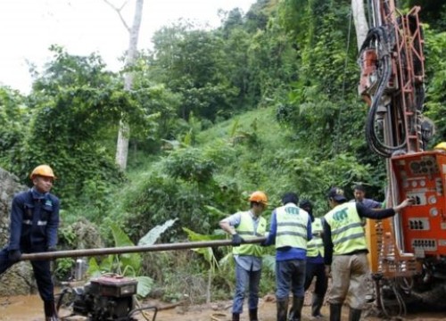 Cựu đặc nhiệm Thái Lan thiệt mạng khi giải cứu đội bóng trong hang