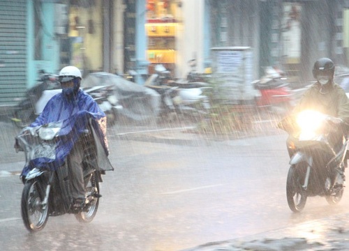 Hà Nội có mưa kéo dài nhiều ngày sau đợt nắng nóng kinh hoàng