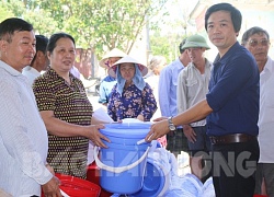 Hải Dương: Sau làn đến lượt thùng nhựa được phát cho dân phân loại rác thải