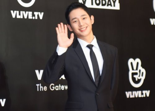 Thảm đỏ V Heartbeat 'vỡ trận' trước sự đổ bộ của Winner, Jung Hae In và dàn nghệ sĩ Việt