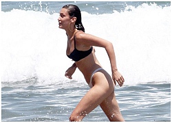 Bella Hadid quyến rũ với bikini đen trắng