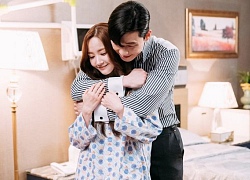 Cái ôm từ đằng sau Park Seo Joon dành cho Park Min Young khiến fan "gục ngã"