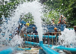 Đằng sau nỗ lực bơm nước lũ khỏi hang động Tham Luang Nang Non