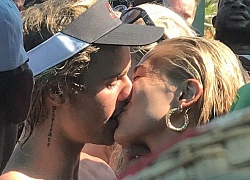 Hailey Baldwin hôn Justin Bieber đắm đuối trong tiệc mừng đính hôn và bày tỏ sự vui mừng trên mạng