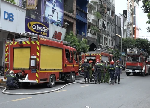 Quán cơm tấm bất ngờ bốc cháy, thực khách chạy tán loạn