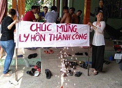 Bức ảnh hài hước nhất ngày: Vợ chồng chia tay, cả làng mở tiệc, chăng băng rôn "chúc mừng ly hôn thành công"