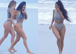 Đã là mẹ 3 con, Kim Kardashian vẫn cực bốc lửa khi khoe dáng trên bãi biển