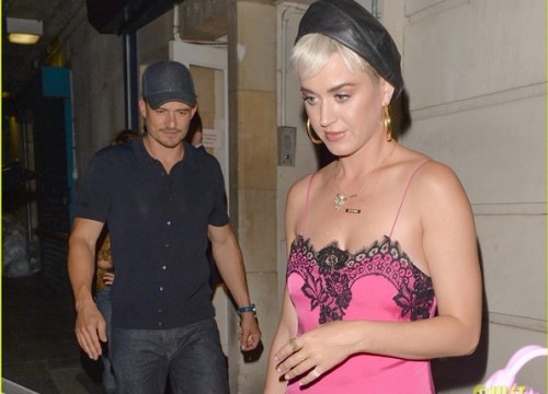 Katy Perry lên đồ mỏng manh như mặc váy ngủ hẹn hò Orlando Bloom