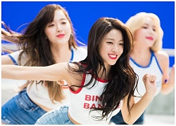 Các girlgroup chuyển từ ngoan hiền sang sexy "nghẹt thở": Người một bước thành tiên, kẻ hở bạo