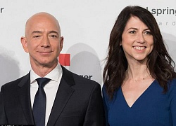 Jeff Bezos tiếp tục cho Bill Gates "hít khói", trở thành tỷ phú giàu nhất lịch sử đương đại