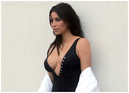 Kim Kardashian khoe dáng bốc lửa sau sinh