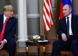 Vì sao ông Trump không mang giấy bút vào phòng họp giống ông Putin?