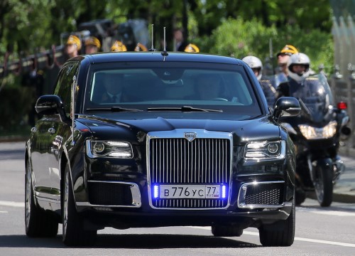 Xe limousine Cortege của ông Putin đến Phần Lan