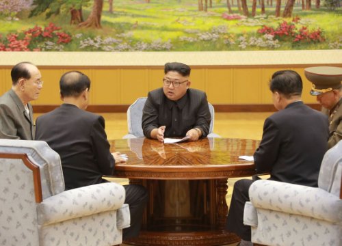 Kim Jong-un bất ngờ triệu tập đại sứ ở nước ngoài về nước gấp