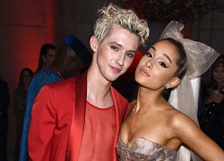 Lả lướt cùng nhau trong MV mới, Ariana Grande đang muốn... 'uốn thẳng' Troye Sivan?