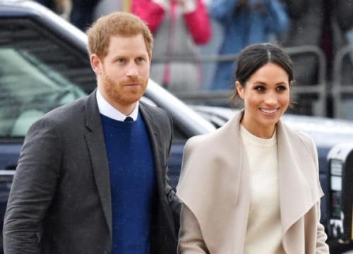 Mặc kệ truyền thống hoàng gia, Meghan vẫn theo style 'đầu bù tóc rối'