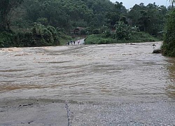 Ảnh: Nhiều xã chìm trong biển nước, quốc lộ 32 qua Phú Thọ tê liệt