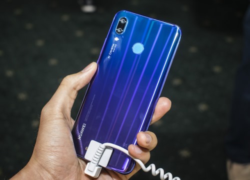 Huawei công bố "dế" nova 3i với 4 camera AI, giá 6,99 triệu đồng